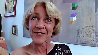 Brunette Granny Rita with willing wet..