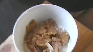 Lecker Sperma in jedes Essen